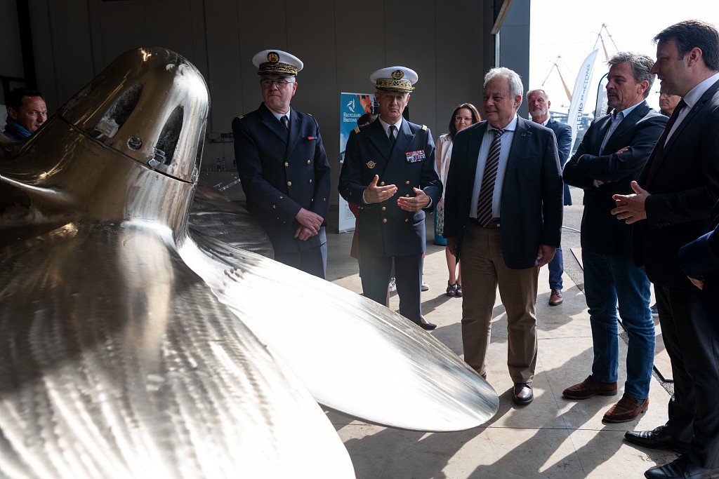 Cérémonie de remise de l’hélice du sous-marin Agosta au profit de la Région Bretagne