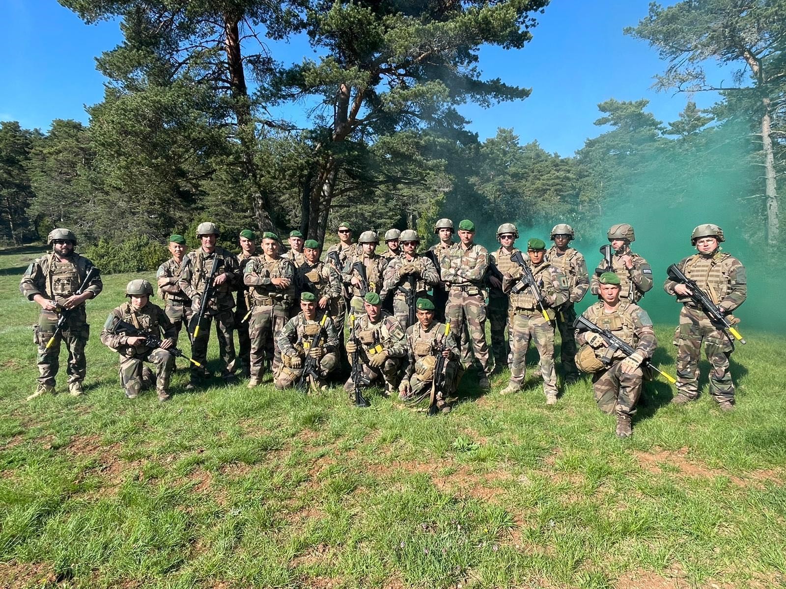 L’équipe de visite de la FREMM Languedoc A s’entraîne dans le Larzac avec les légionnaires de la 13ème DBLE