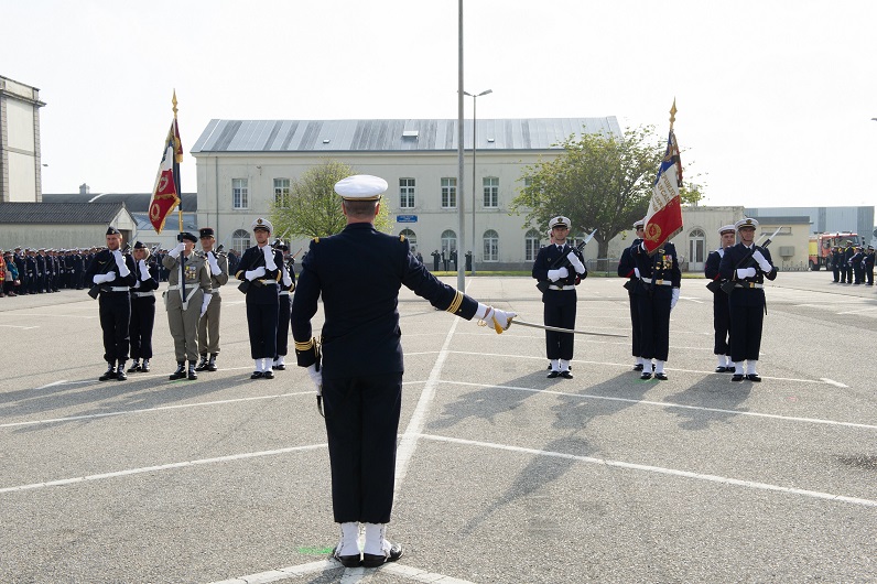Cérémonie militaire sur la base navale de Cherbourg présidée par le vice-amiral d'escadre Pascal Ausseur, commandant la zone, l'arrondissement et préfet maritime de la Manche et de la mer du Nord à l'occasion de la journée du marin 2018.