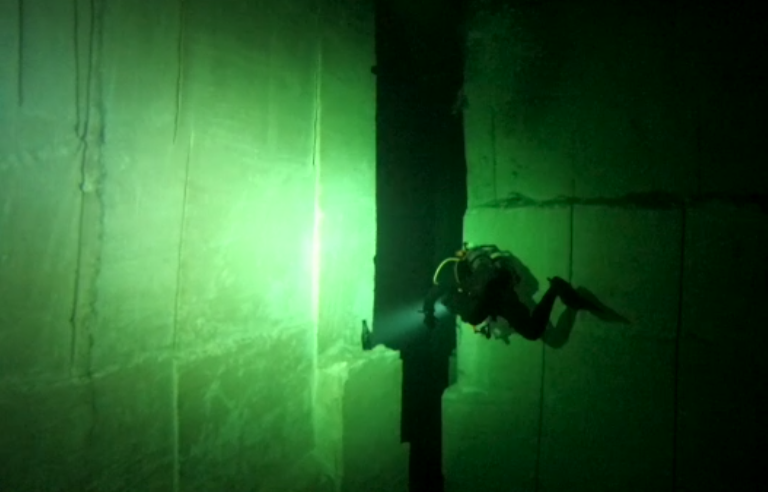Coopération entre plongeurs sous-marins et sous-terrain