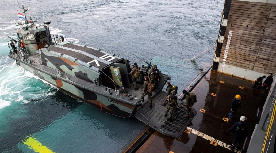 COLD RESPONSE 2022 - Un groupement tactique embarqué néerlandais à bord du porte-hélicoptères amphibie Dixmude