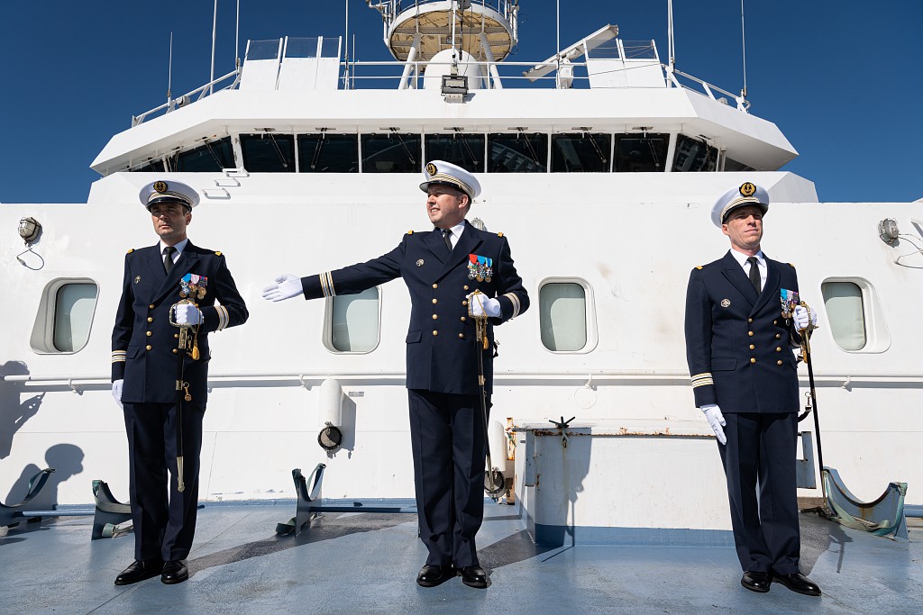 Un nouveau commandant pour l’équipage A du bâtiment hydrographique et océanographique Beautemps-Beaupré