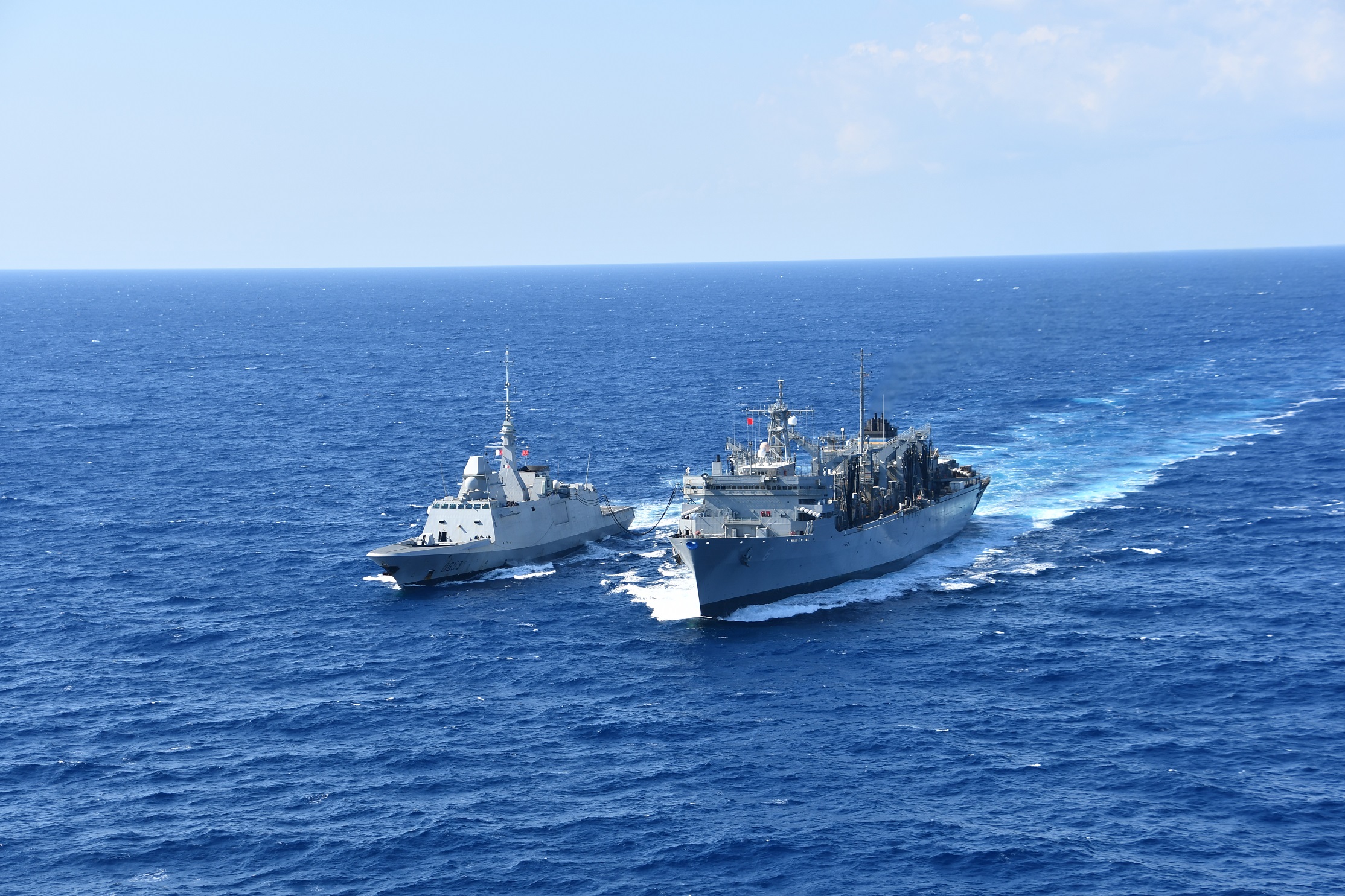 Méditerranée centrale – Le Languedoc poursuit ses activités de coopération au sein du groupe aéronaval de l’USS Harry S. Truman 