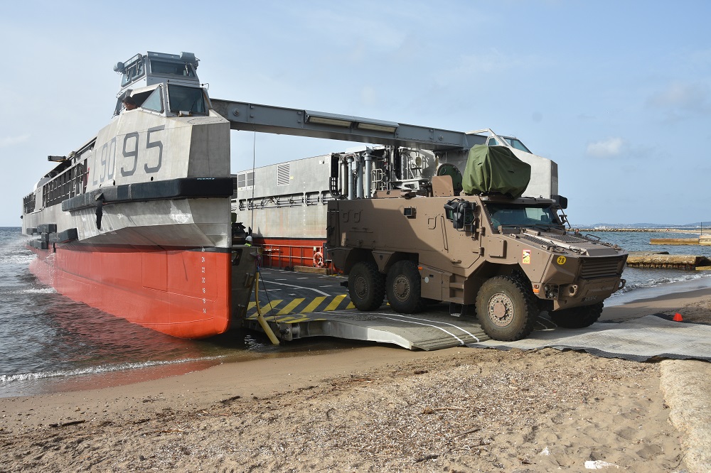 Le 21ème RIMA et le 6ème CCT se qualifient aux opérations amphibies sur le Dixmude