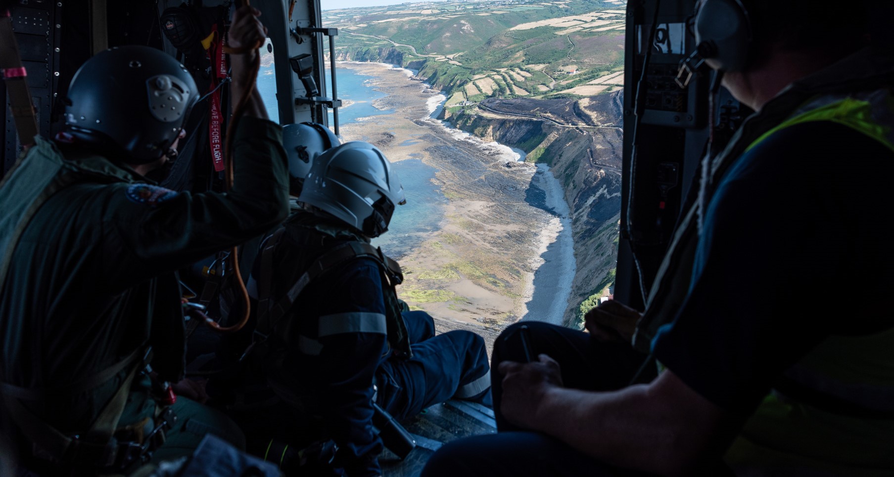 Intervention des marins pompiers de Cherbourg aux côtés des services départementaux d’incendie et de secours de la Manche pour préserver les landes du Cap de la Hague.