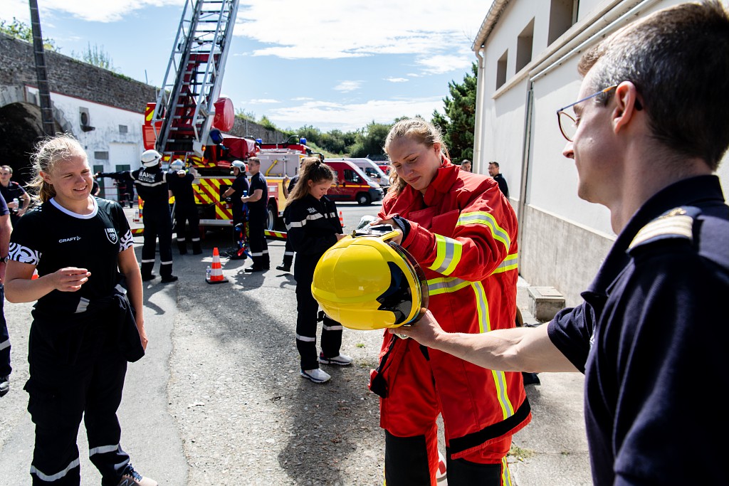 Matinée cohésion des joueuses du Brest Bretagne Handball avec les marins-pompiers de Brest 