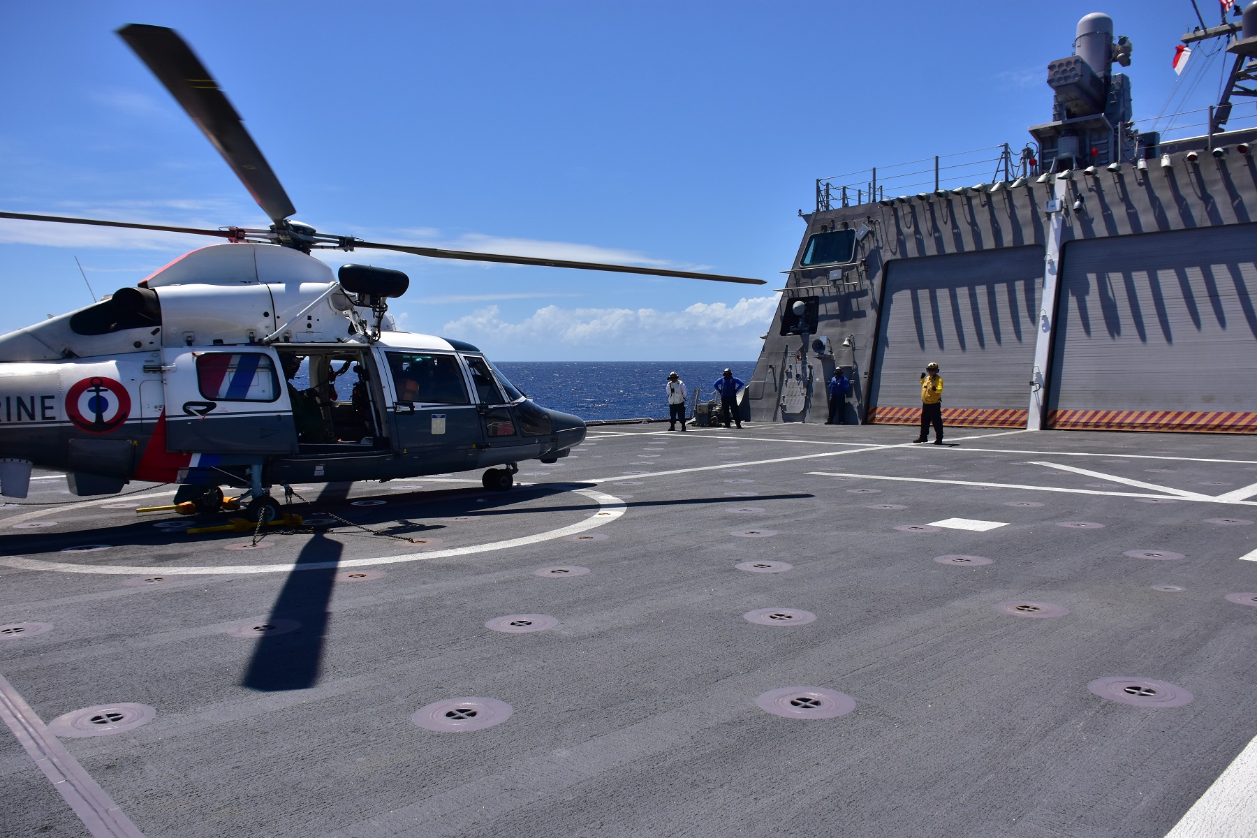  FAPF – Coopération opérationnelle des FAPF avec un bâtiment de l’US Navy FAPF – Coopération opérationnelle des FAPF avec un bâtiment de l’US Navy