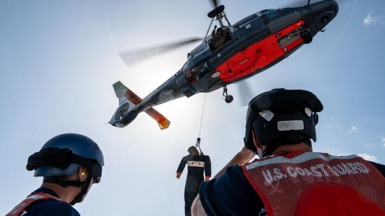  FAPF – Exercice de sauvetage maritime avec les US Coast Guards et les services de l’État