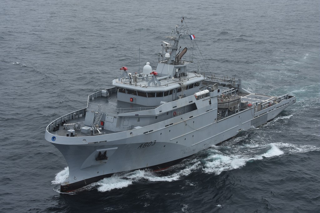  Recueillir du plancton à des fins scientifiques depuis un bâtiment de la Marine : le Rhône contribue à la Mission Bougainville