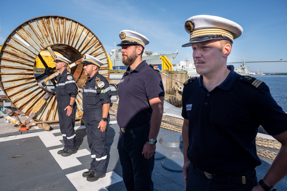 Relève d’équipage à Halifax pour les marins de la Garonne
