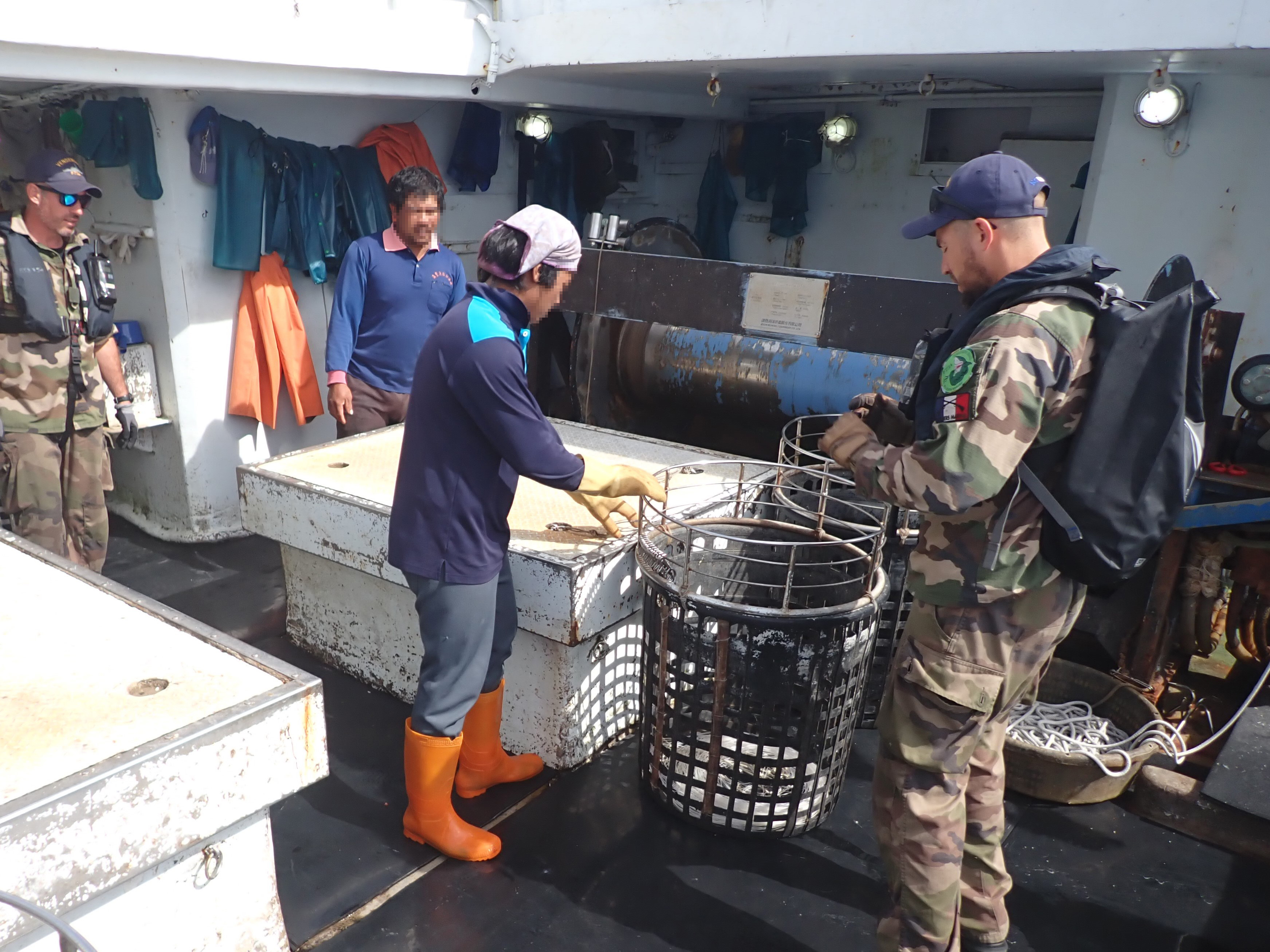 FANC – Le BSAOM D’Entrecasteaux et la FS Vendémiaire participent à une opération de police des pêches 