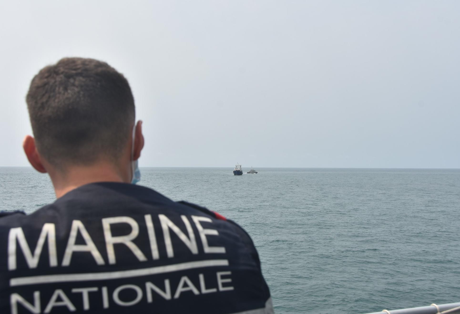 CORYMBE 160 - Interaction avec la Marine gabonaise au large de Libreville