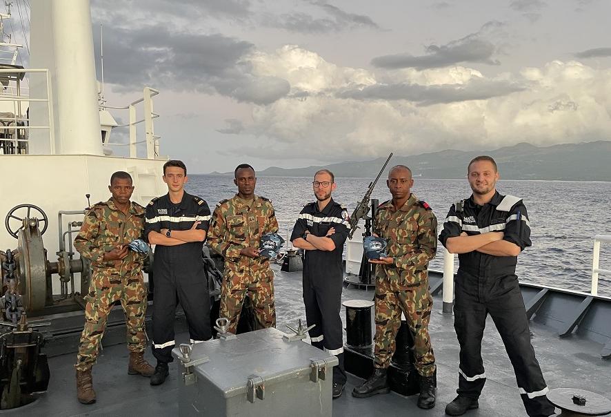 Le Patrouilleur des FAZSOI, Le Malin, a conduit une coopération avec les gardes côtes comoriennes.