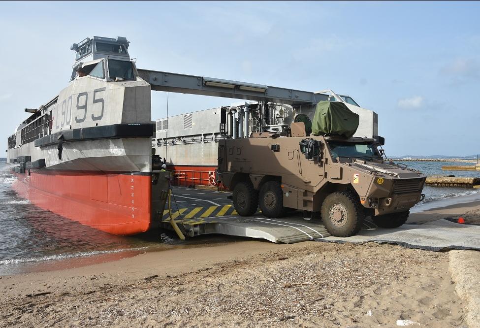 Le 21ème RIMA et le 6ème CCT se qualifient aux opérations amphibies sur le Dixmude