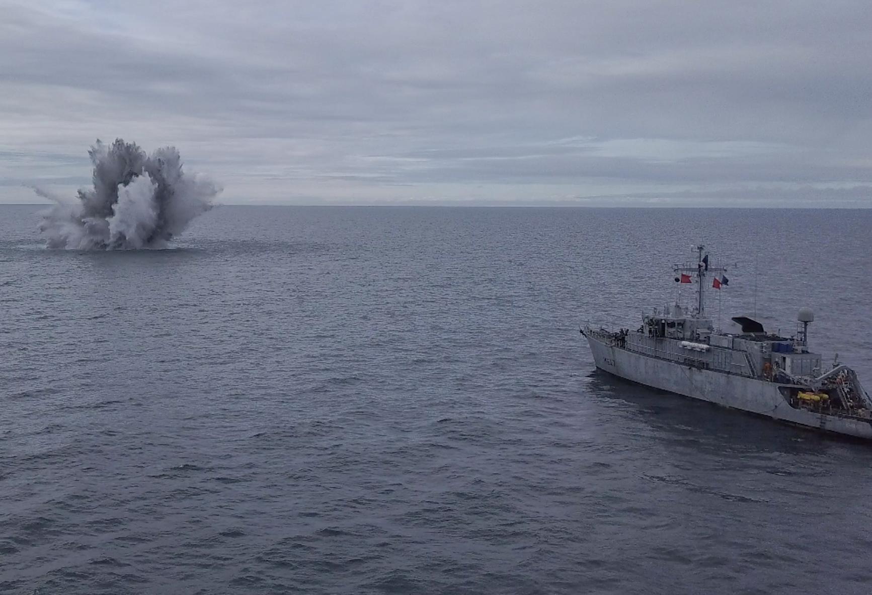 Manche - mer du Nord : 11 munitions historiques détruites par la force de guerre des mines de l’OTAN