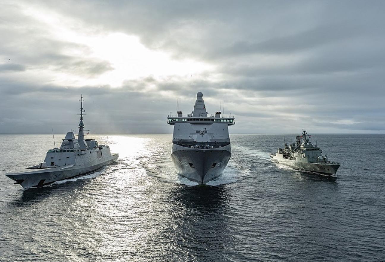 La FREMM Aquitaine rencontre le Task Group OTAN SNMG1 en mer d’Iroise 