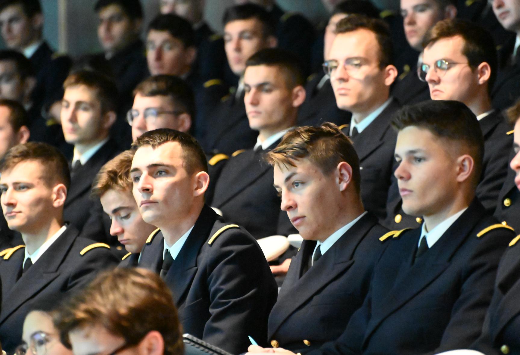 Les élèves de l’École navale au musée national de la Marine pour la journée d’Histoire navale